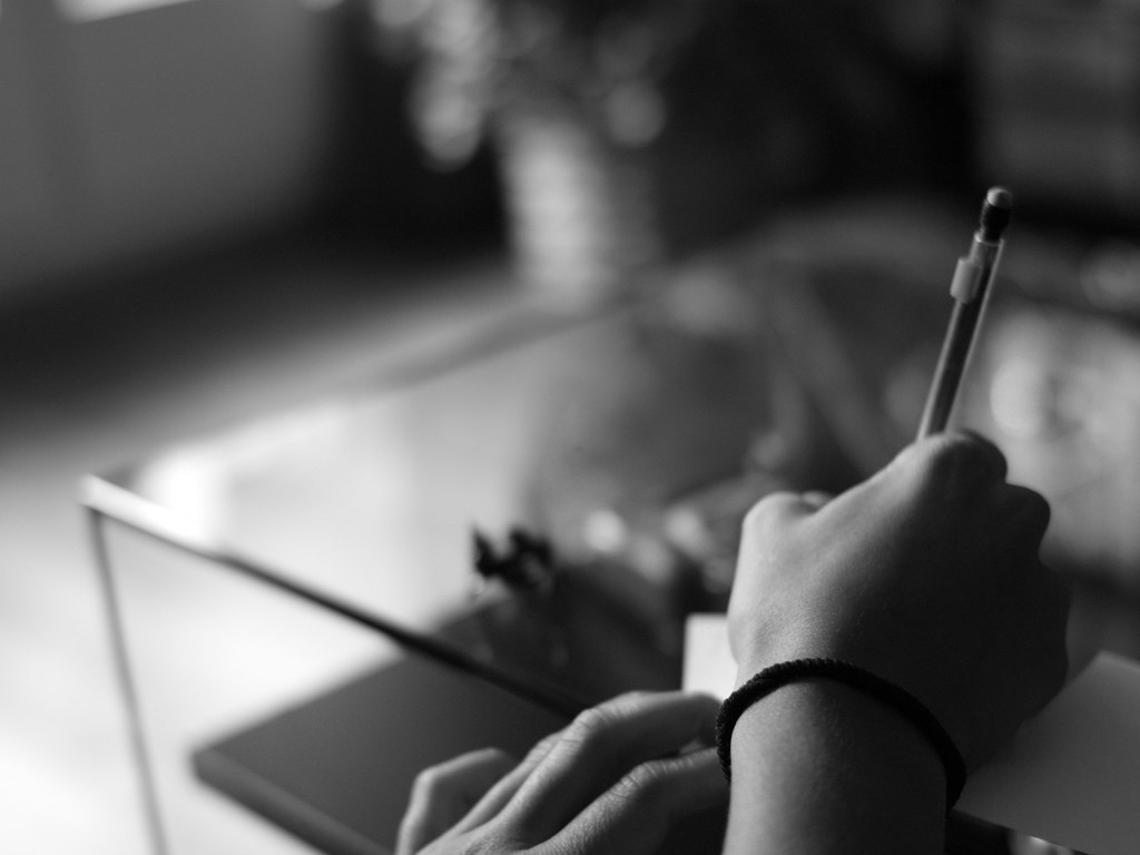 Transform Your Writing Game with an AI Writer Free Trial